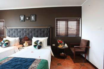 Отель Emerald Waters Classy 4*