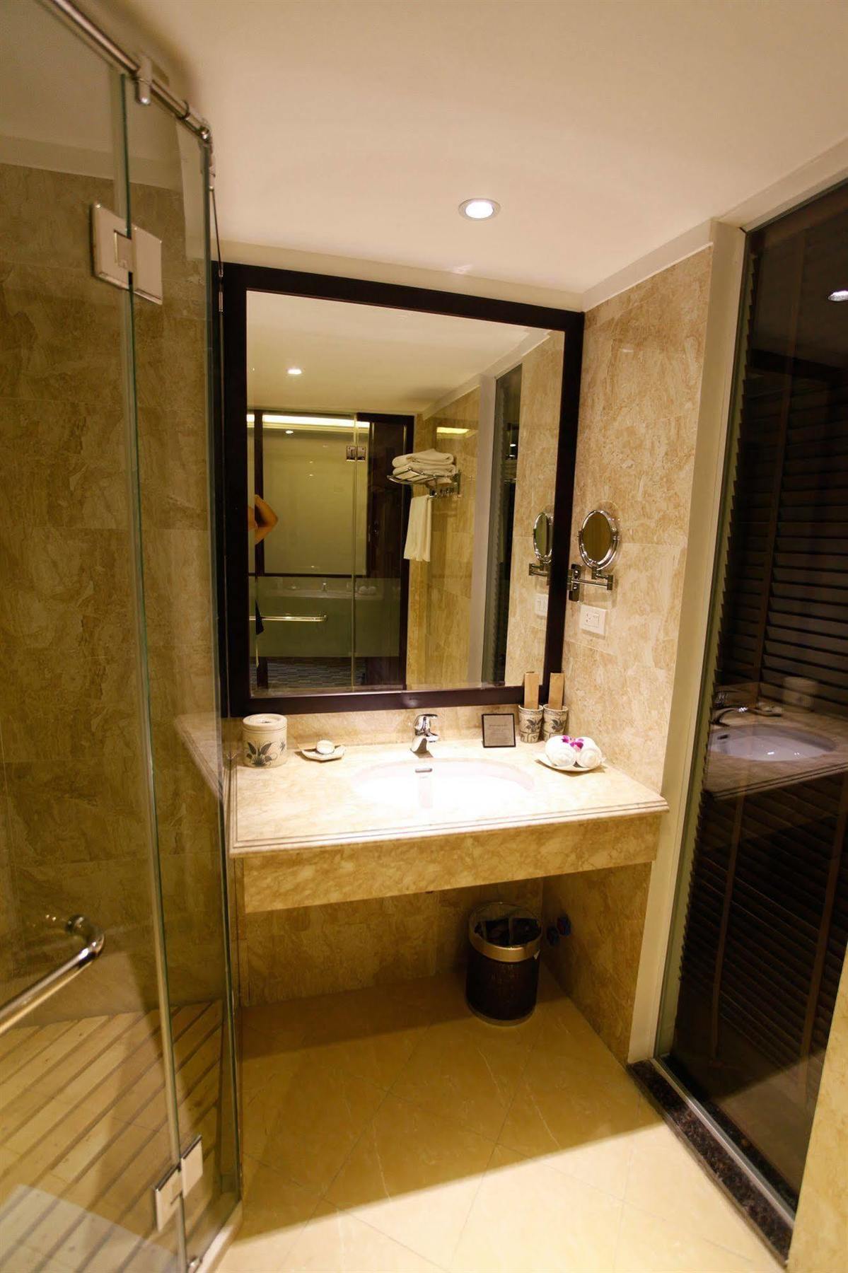 Emerald Waters Classy 4* Ханой